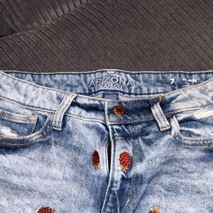Arizona Blue Denim Jeans with Embroidered Details🍓🍓🍓🍓🍓🍓